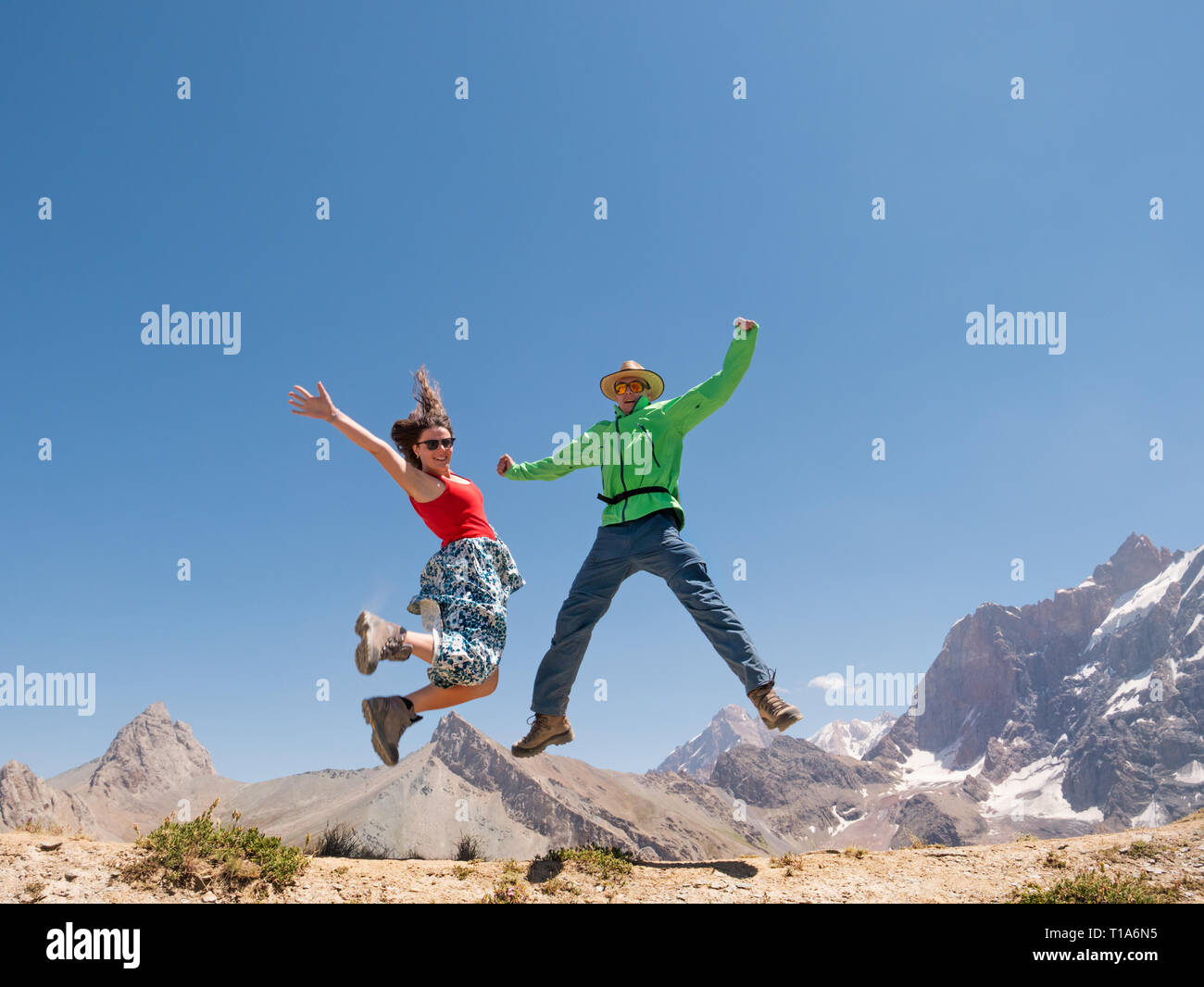 Trekking couple hi-res stock photography and images - Alamy
