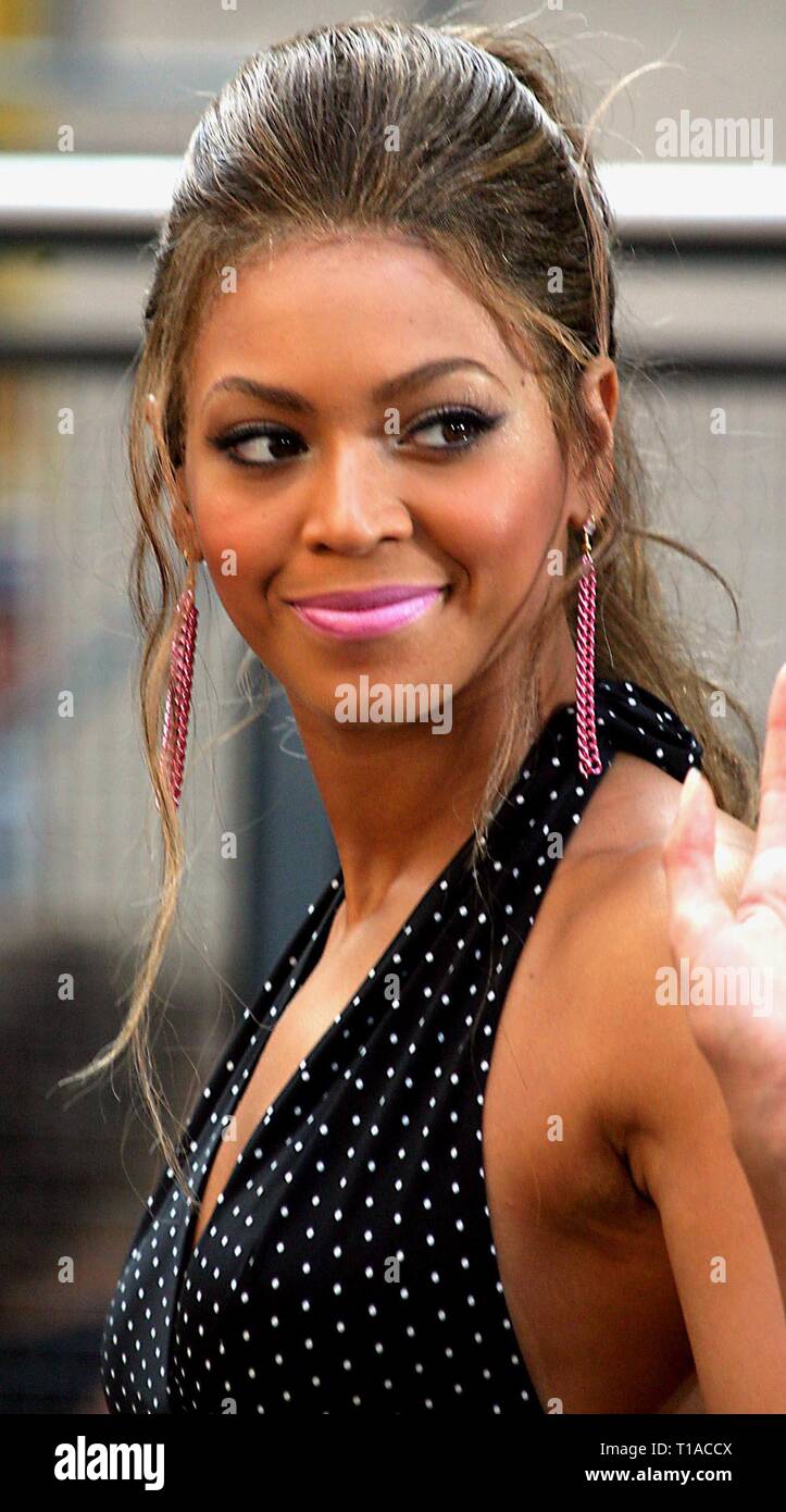 BEYONCE KNOWLES 06/27/2003 NBC'S TODAY SHOW'S SUMMER CONCERT SERIES AT ...