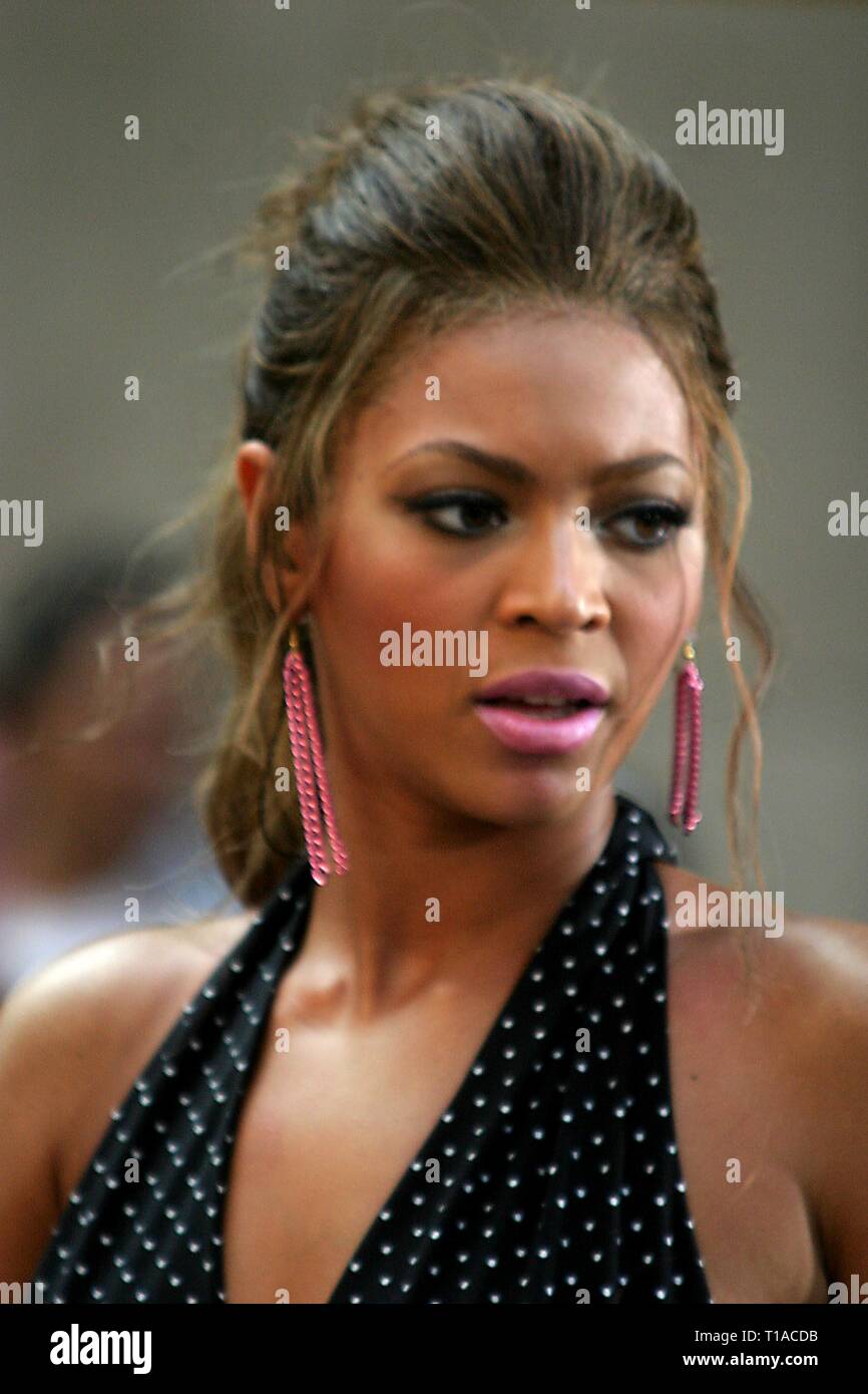 BEYONCE KNOWLES 06/27/2003 NBC'S TODAY SHOW'S SUMMER CONCERT SERIES AT ...