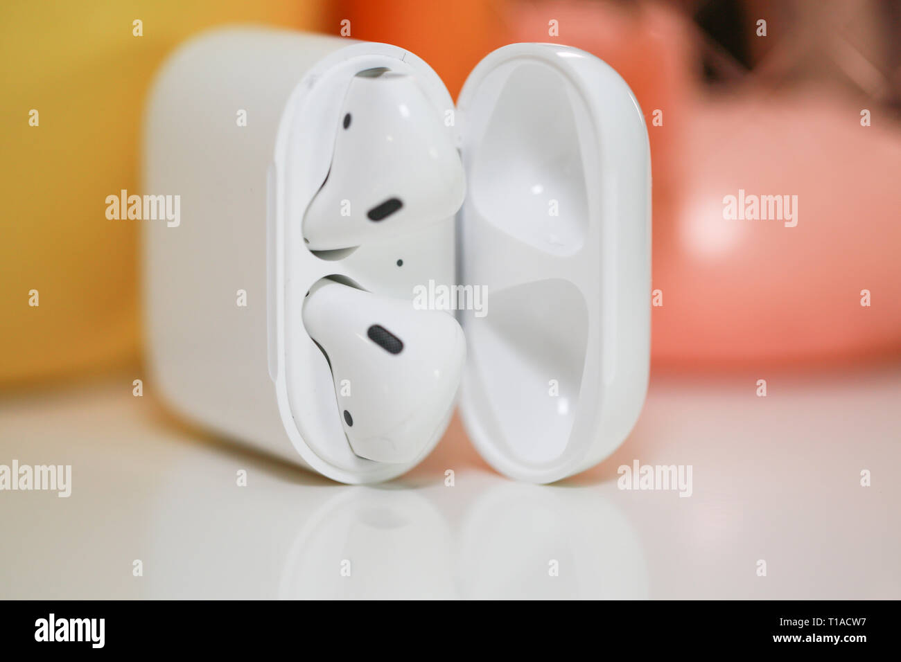 Harga Apple AirPods (2019) Terbaru Juni, 2022 dan Spesifikasi