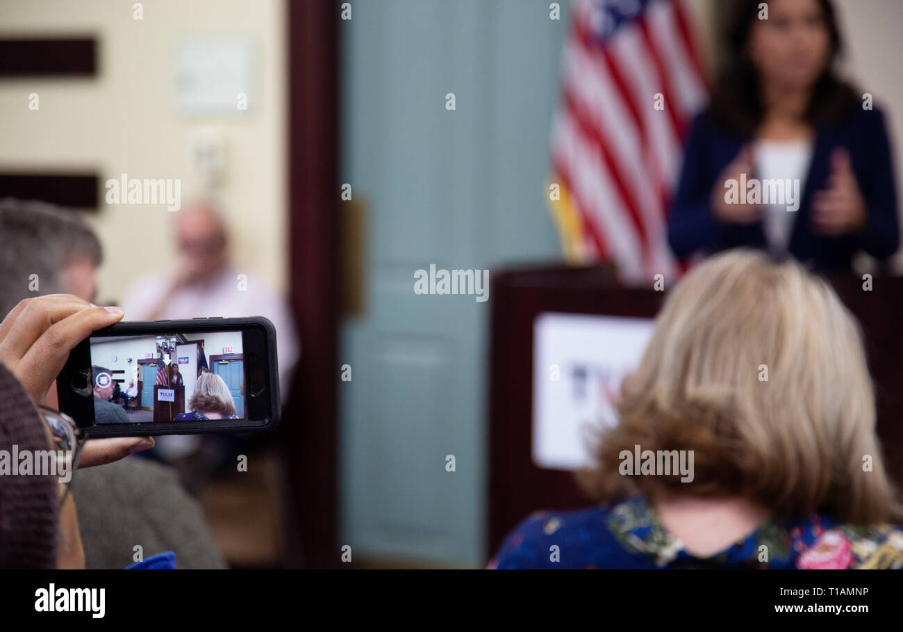 Tulsi gabbard new hampshire hires stock photography and images Alamy