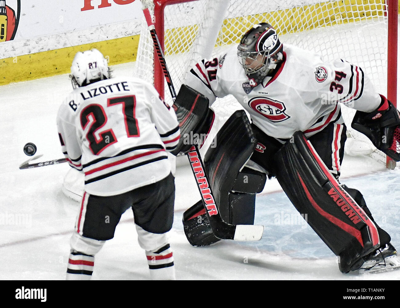 Double Overtime. 23rd Mar, 2019. St. Paul, MN. Duluth defeated St. Cloud State 3-2 in double overtime. Photo by Russell Hons/CSM/Alamy Live News Stock Photo