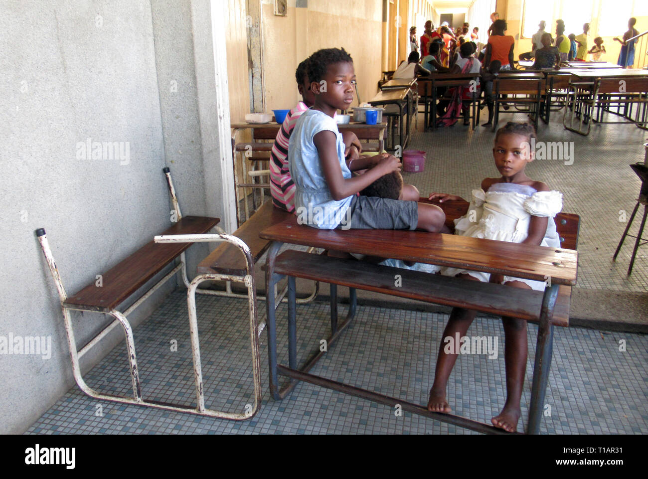 Beira, Mozambique. 21st Mar, 2019. Children sit in a school that temporarily accommodates people affected by hurricane Idai. (to dpa 'Helpers in Mozambique warn against diseases after cyclone' from 25.03.2019) Credit: Kate Bartlett/dpa/Alamy Live News Stock Photo