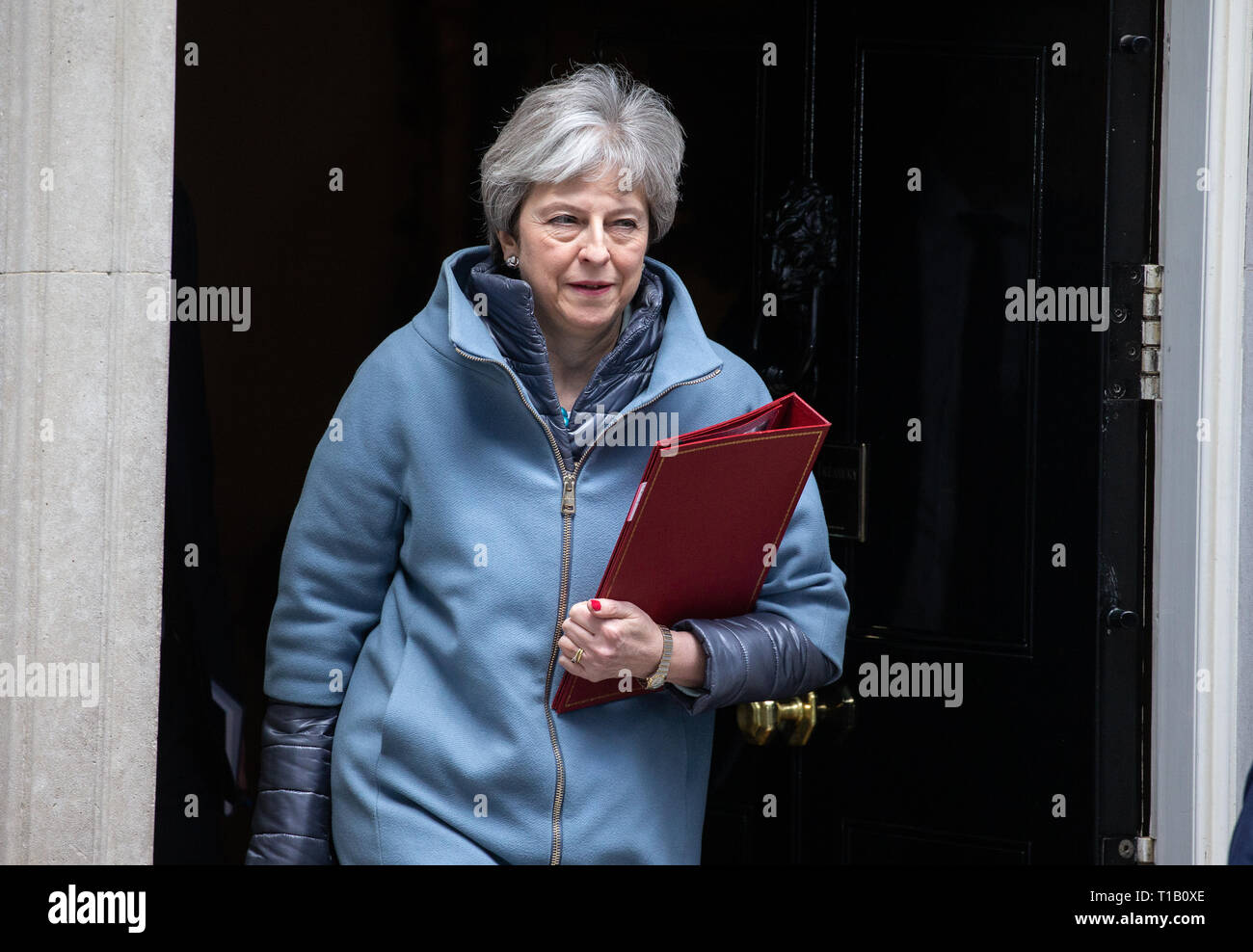 London, UK. 25th Mar, 2019. Prime Minister, Theresa May, leaves 10 Downing street after the Cabinet meeting to go to Parliament. She is trying to gather support from MPs for her third 'Meaningful vote'. Credit: Tommy London/Alamy Live News Stock Photo