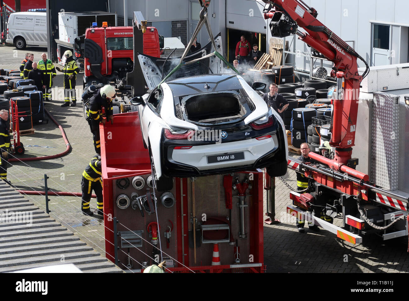 , Nederland, 25032019, Nieuws Binnenland, Breda, An electric BMW i8