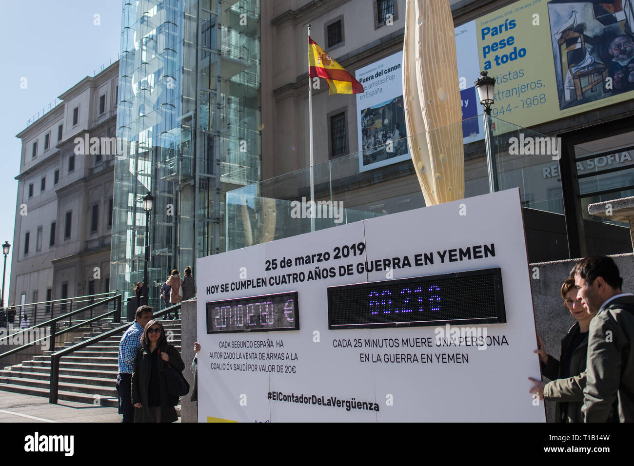 Madrid, Spain. 25th March, 2019. Amnesty International, Greenpeace, Oxfam Intermon, Save the Children and Fundi Pau showing a 'Counter of Shame' to denounce and demand the end of arms sales to the Saudi Coalition for the war in Yemen. Credit: Marcos del Mazo/Alamy Live News Stock Photo