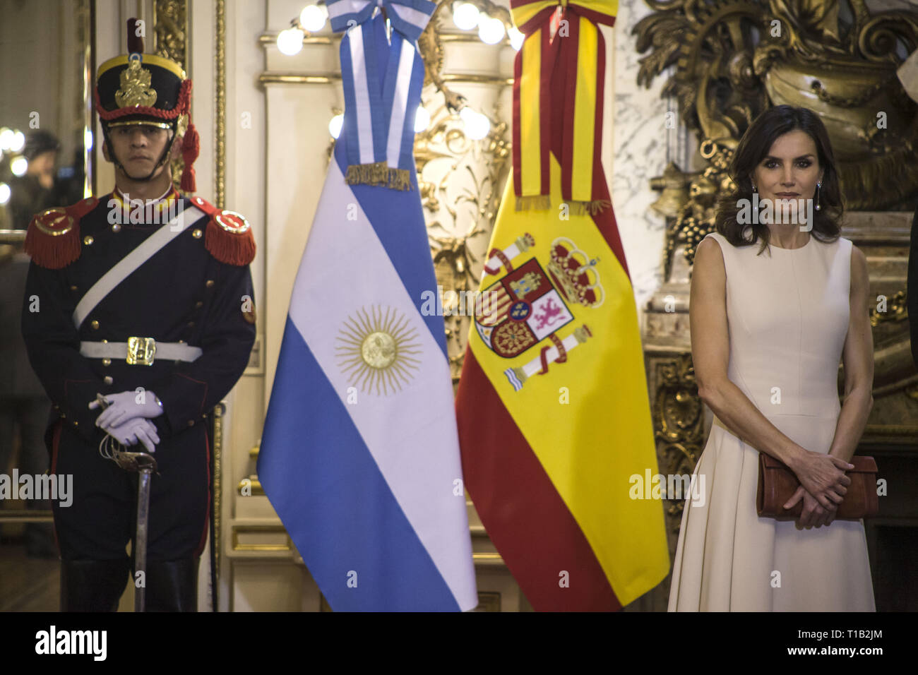 Buenos Aires, Federal Capital, Argentina. 25th Mar, 2019. The King and Queen of Spain, Felipe VI and Letizia Ortiz, arrived on the night of March 24, in Buenos Aires as part of the State visit to Argentina.As expected, the official activities of the monarchs began on Monday, March 25 with a bulky agenda of activities.In the morning, a meeting at the Casa Rosada with President Mauricio Macri and the First Lady, Juliana Awada.The kings arrived at the seat of government where they received honors with the military guard. After taking the official photo in the White Room, Macri and Felipe VI Stock Photo