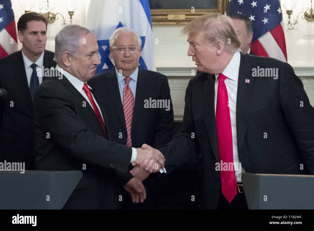 Washington, District of Columbia, USA. 25th Mar, 2019. Prime Minister of Israel Benjamin Netanyahu (Front L) and US President Donald J. Trump (Front R) shake hands before Trump signed an order recognizing Golan Heights as Israeli territory, in the Diplomatic Reception Room of the White House in Washington, DC, USA, 25 March 2019 Credit: Michael Reynolds/CNP/ZUMA Wire/Alamy Live News Stock Photo