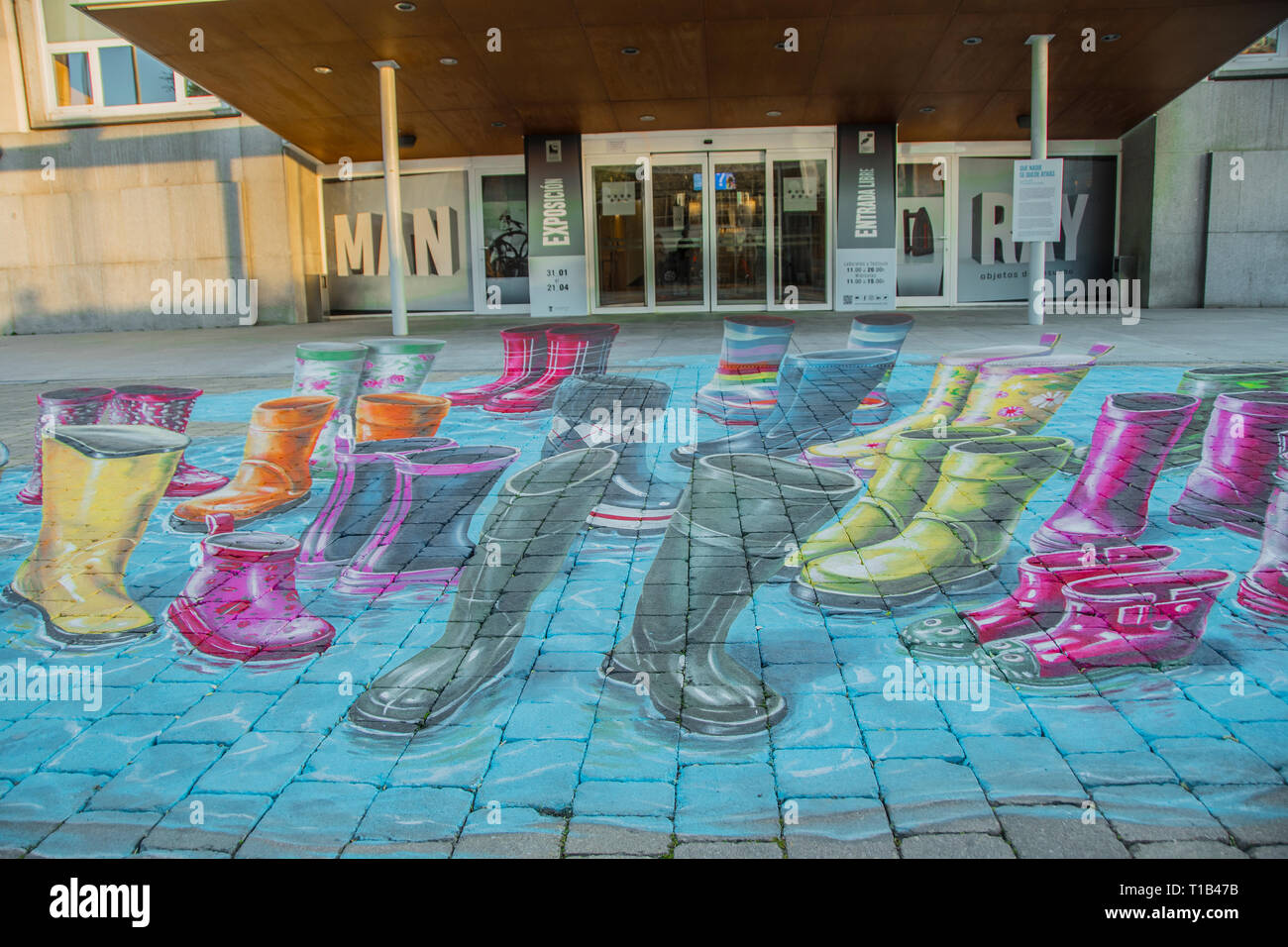 Madrid, Spain. 25th Mar 2019. 3D painting by Dutch artist Leon Keer in front of the door of Fundacion canal in the north of Madrid. The urban artist, one of the most outstanding in the international field, has made an ephemeral intervention with his 3D anamorphic graffiti painting. His work makes reference to the different audiences that benefit from the activities of the Foundation. This intervention may be contemplated for several months. Credit: Alberto Sibaja Ramírez/Alamy Live News Stock Photo