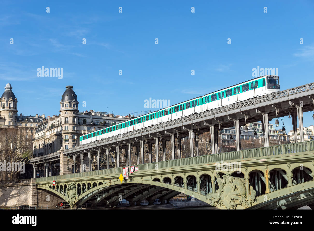 Aerial Metro crossing Bir Hakeim bridge - Paris Stock Photo