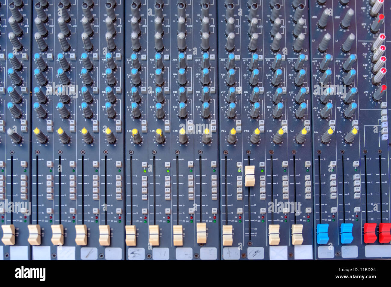 Audio mixer console hi-res stock photography and images - Alamy
