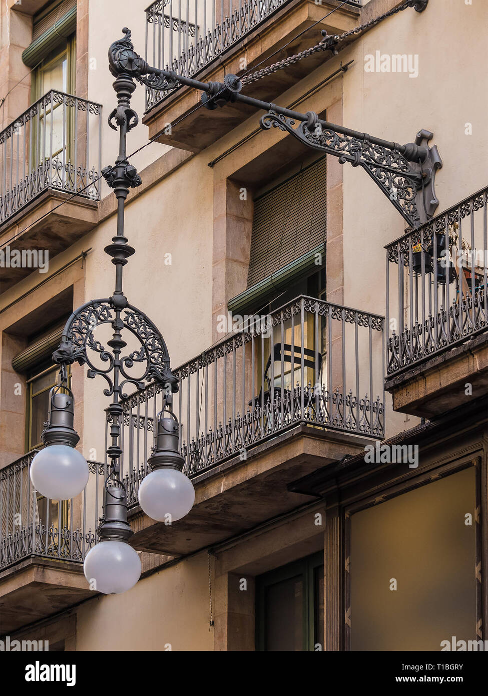 Hanging street light hires stock photography and images Alamy