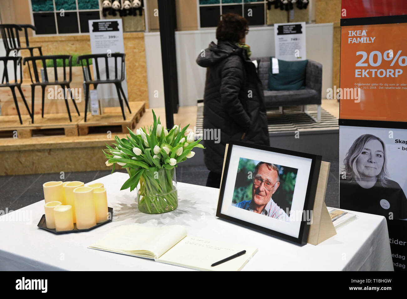 LINKÖPING 20180128 Condolence book and flowers on Ikea the day after the announcement that Ikea's founder and owner Ingvar Kamprad died at the age of 91. Photo Jeppe Gustafsson Stock Photo