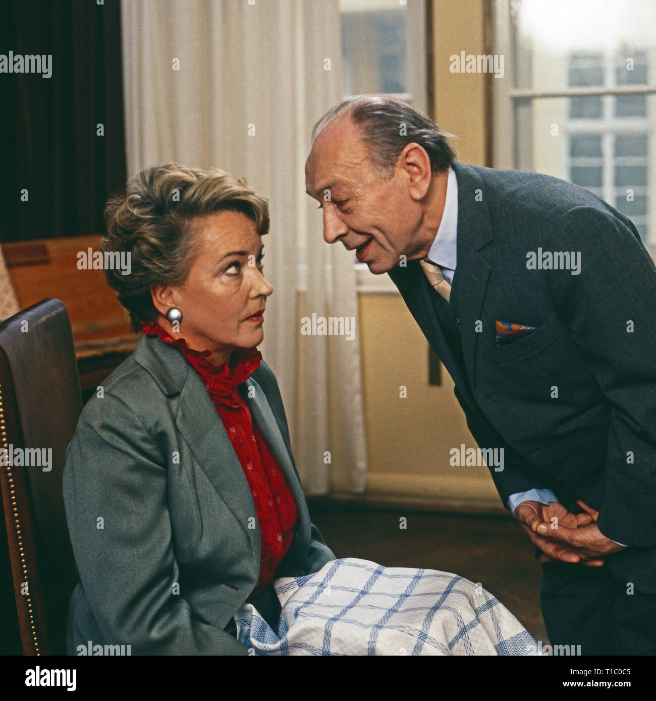 Rosowski, Fernsehserie, Deutschland 1990, Folge: Canale Grande,  Darsteller: Hanna Seifert, Erich Kleiber Stock Photo - Alamy