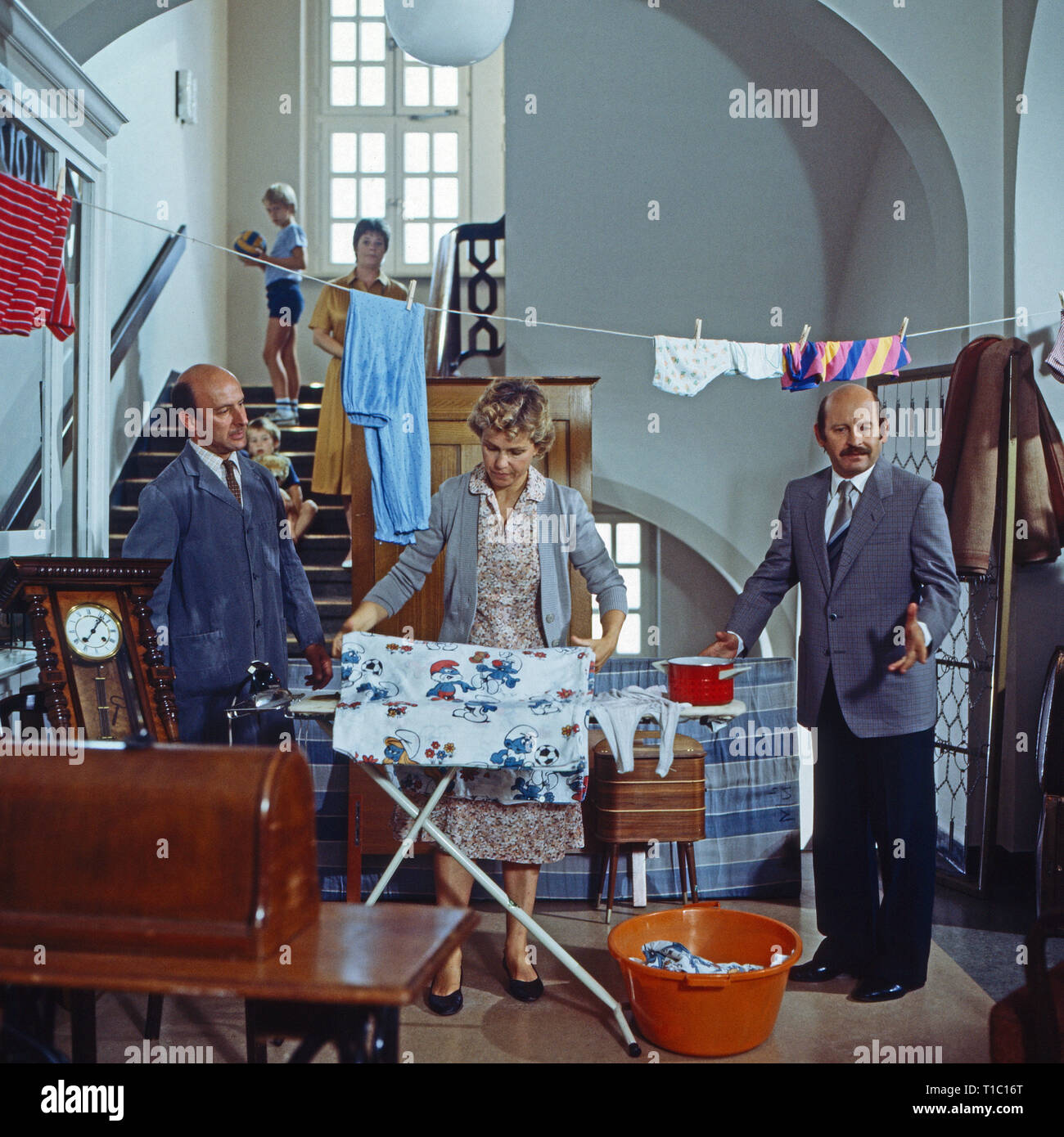 Großer Bahnhof - Hilfe! Die Franzosen kommen!, Fernsehfilm, Deutschland 1985, Regie: Georg Marischka, Darsteller: Wolfgang Rau, Witta Pohl, Heinz Meier Stock Photo