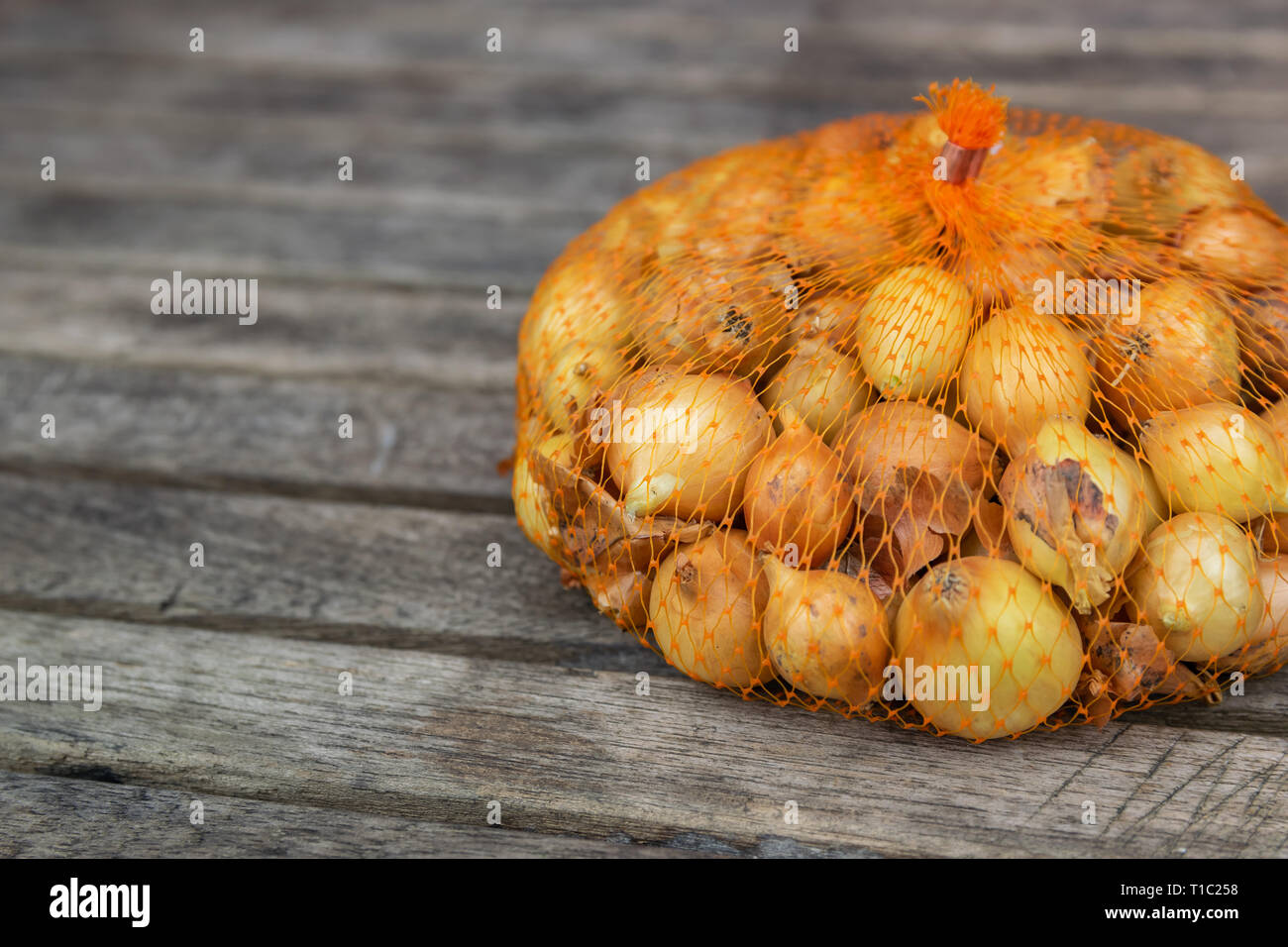 Bags of onions hires stock photography and images Alamy