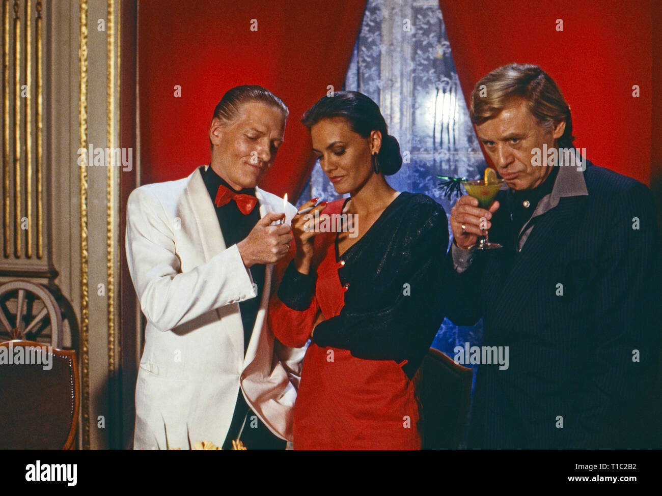 Rivalen der Rennbahn, Fernsehserie, Deutschland 1989, Folge: "Das  Zukunftsrennen", Darsteller: Manfred Zapatka, Maja Maranow, Horst Frank  Stock Photo - Alamy