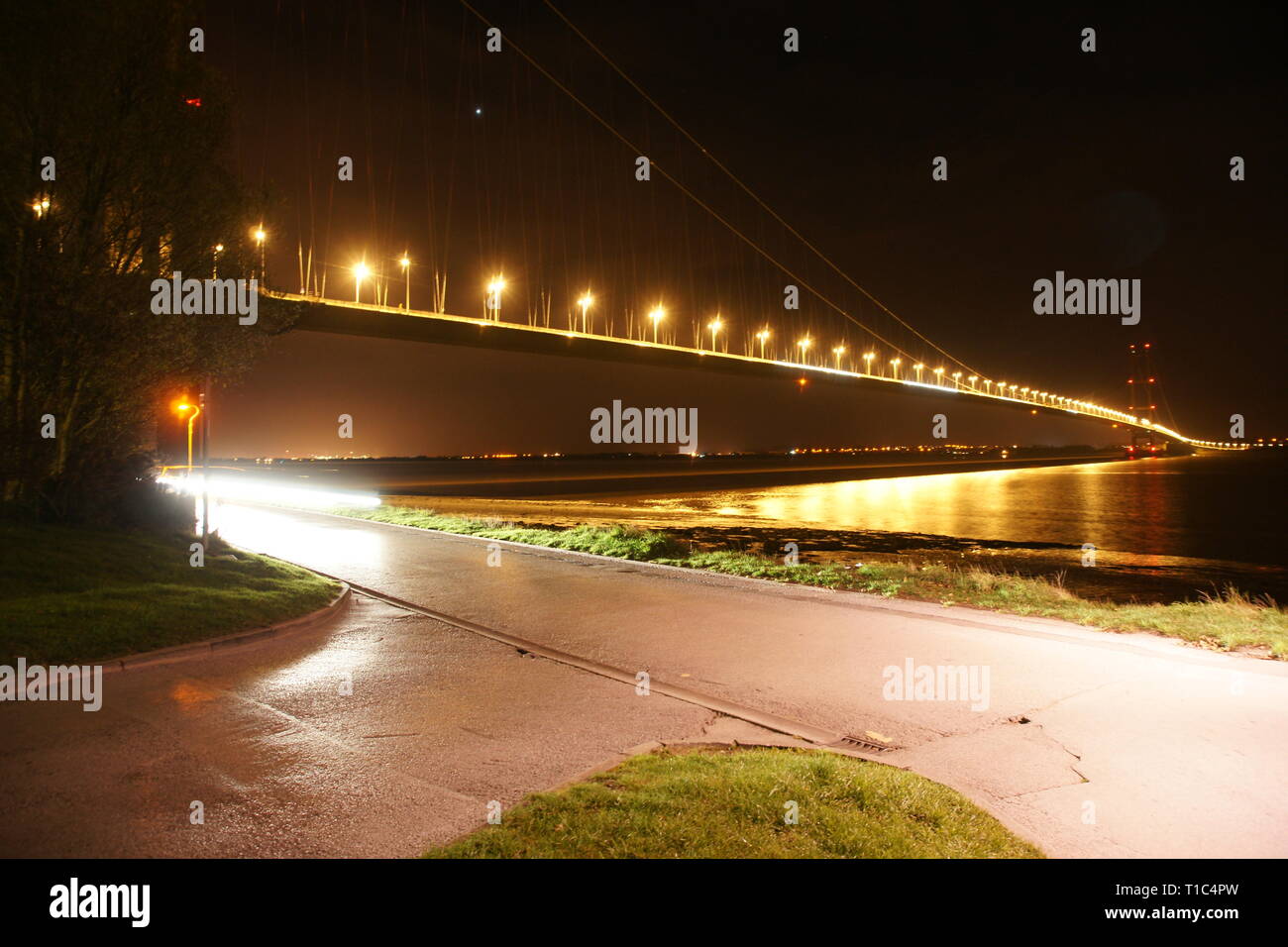 Humber Bridge, single-span suspension bridge at night Stock Photo