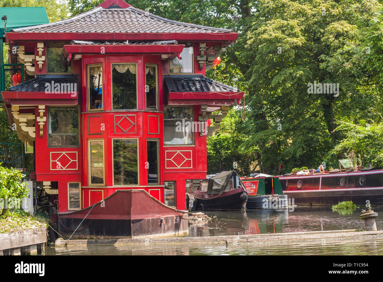 The Feng Shang floating Chinese restaurant, Regent Canal,London
