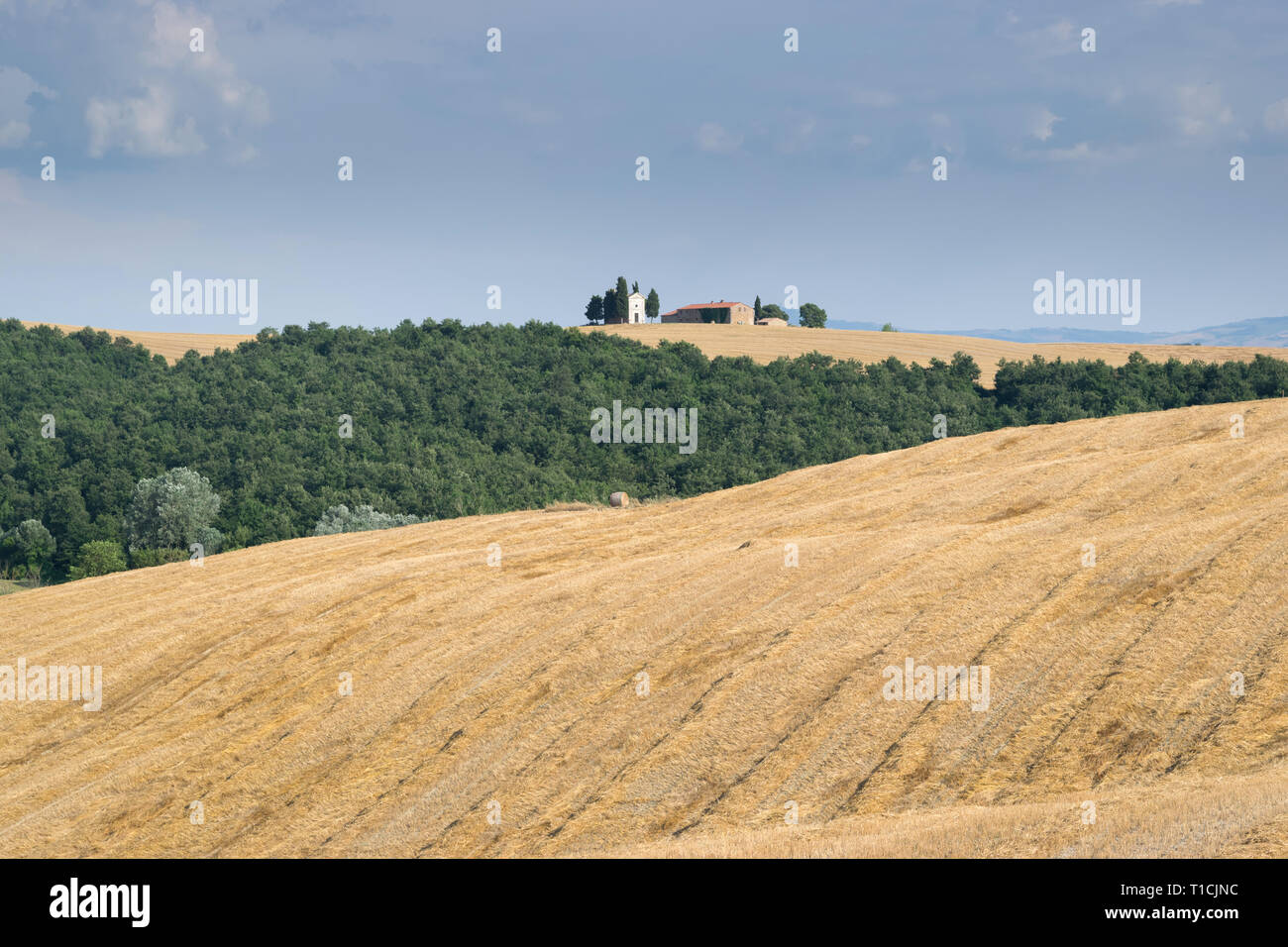 Tuscan countryside farm hi-res stock photography and images - Alamy