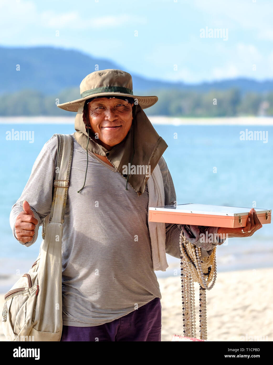 Selling pearls beach hi-res stock photography and images - Alamy