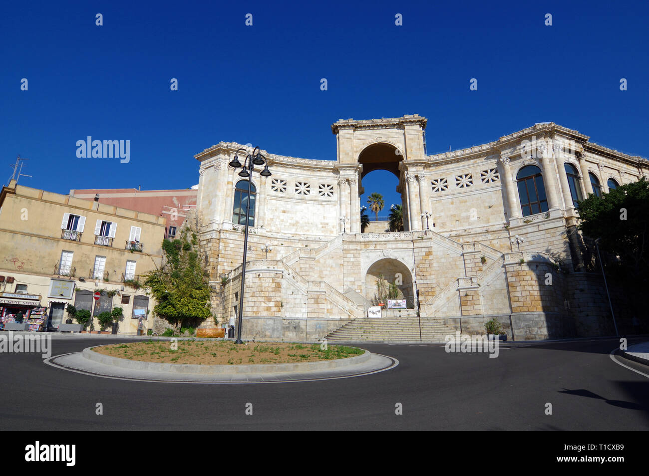 Monumental ramparts hi-res stock photography and images - Alamy