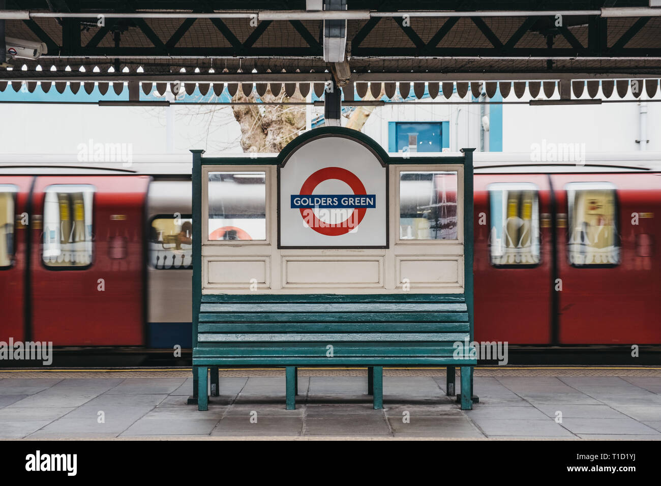 Golders green underground station hires stock photography and images