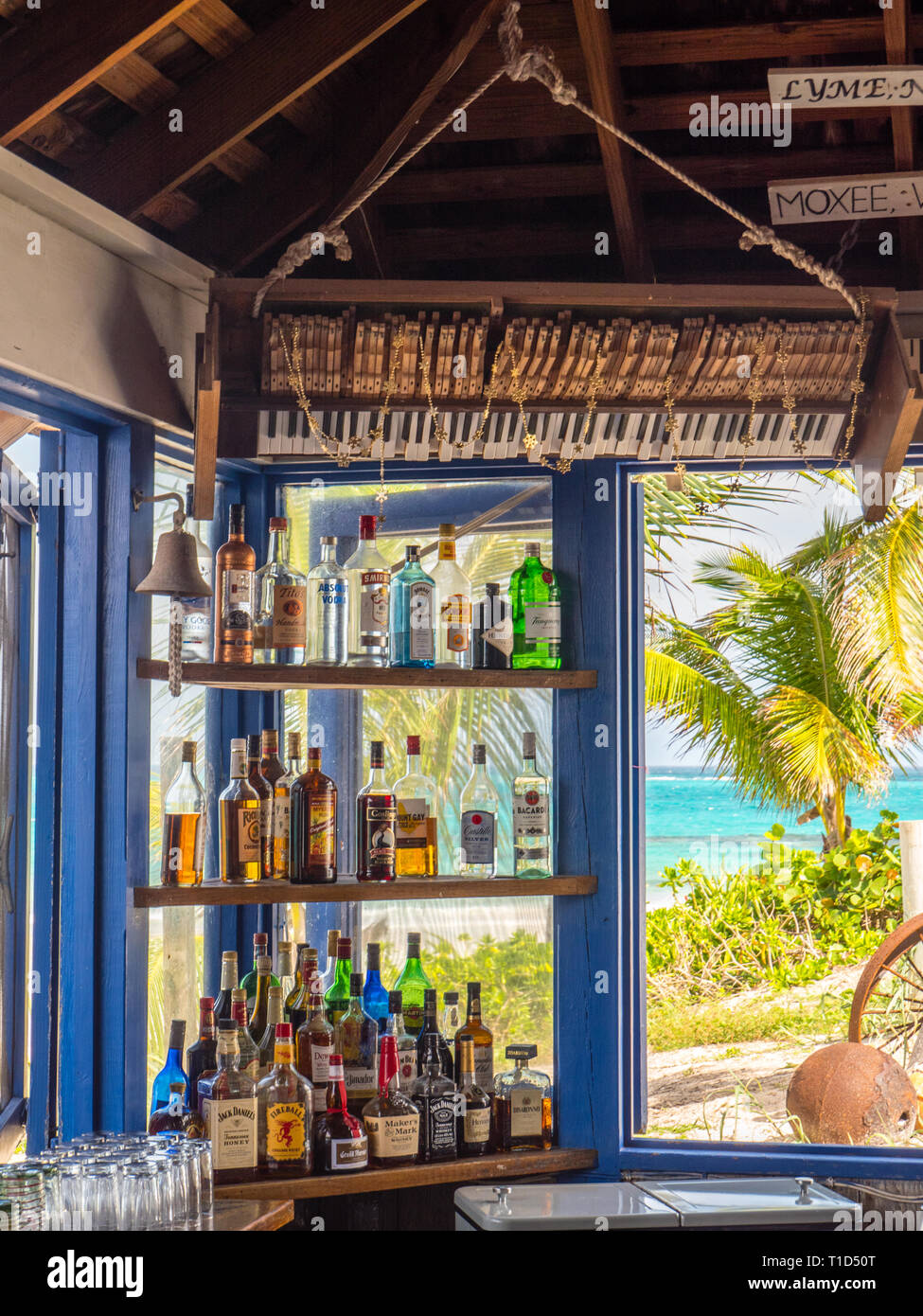 Tropical Restaurant, Tippy's Restaurant and Beachside Bar, North Palmetto Point, Eleuthera, The Bahamas. Stock Photo