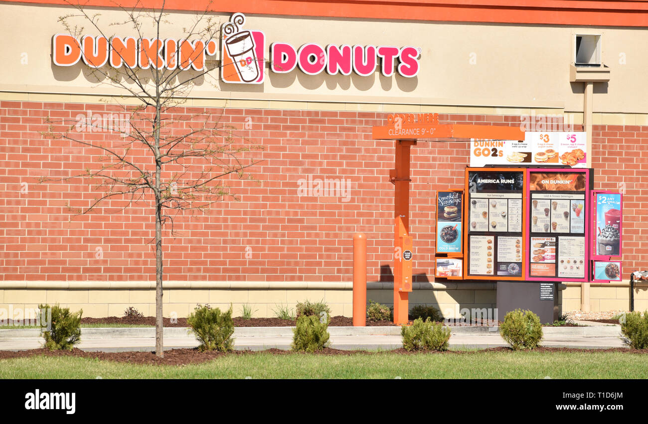 Dunkin donuts drive thru hi-res stock photography and images - Alamy
