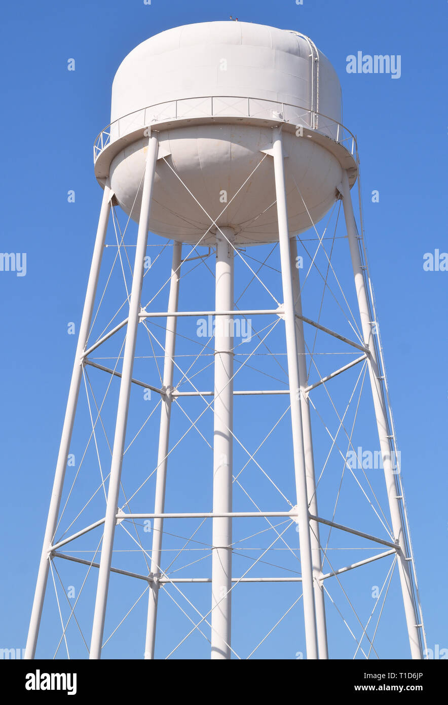 Tall white water tower in downtown Winter Haven Florida Stock Photo - Alamy