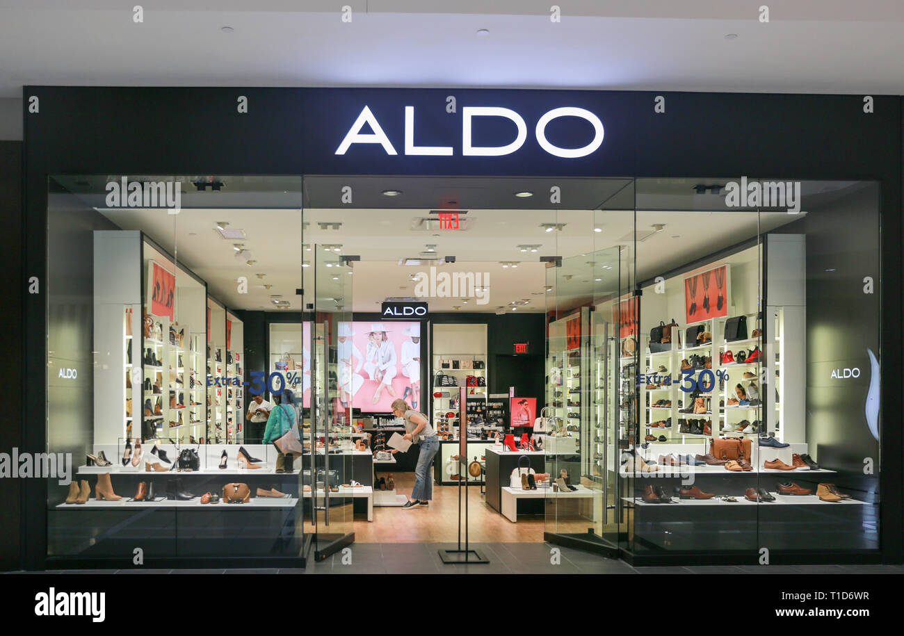 Aldo store front hi-res stock photography and images - Alamy