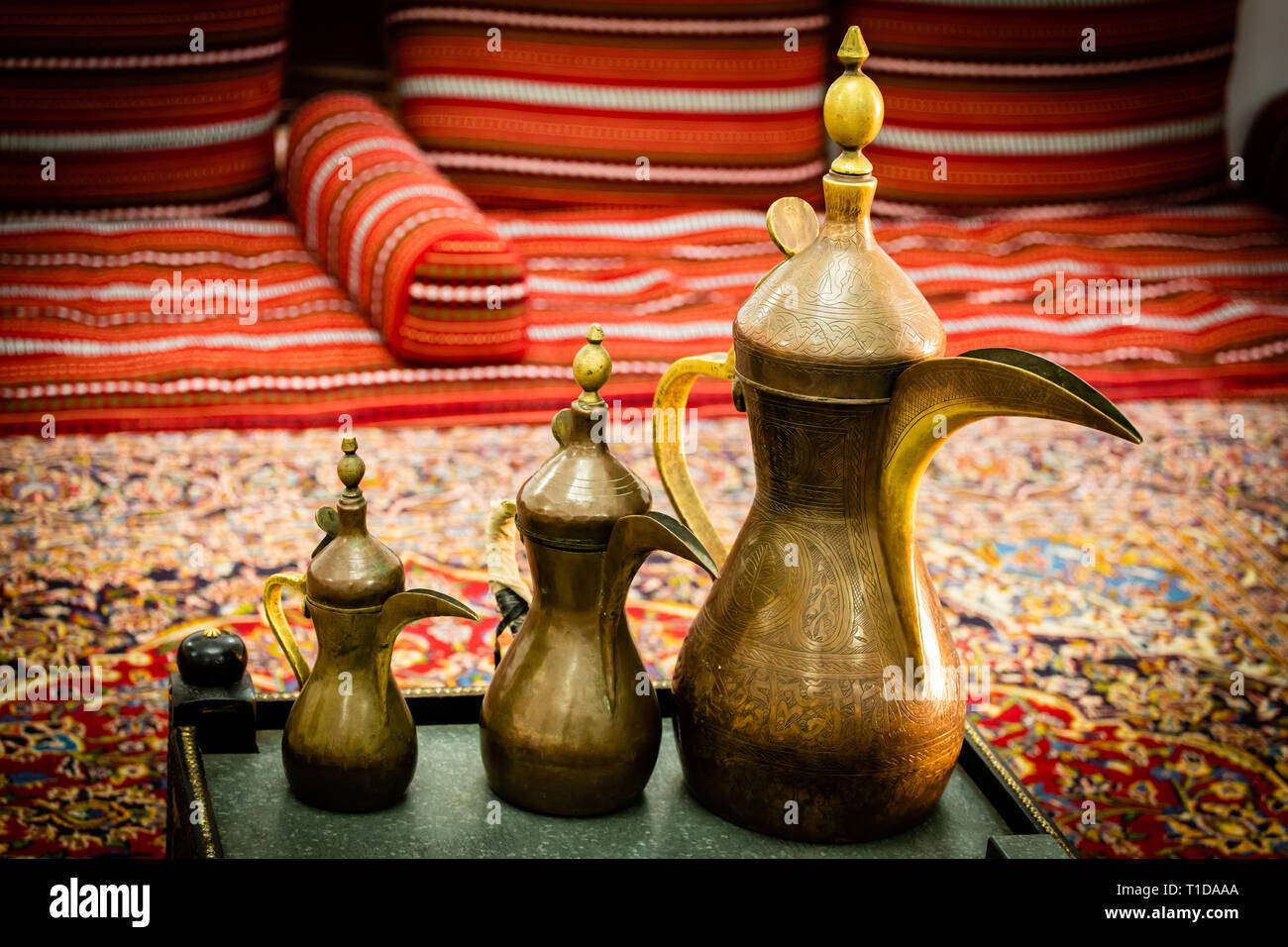 Serving tea arab hires stock photography and images Alamy