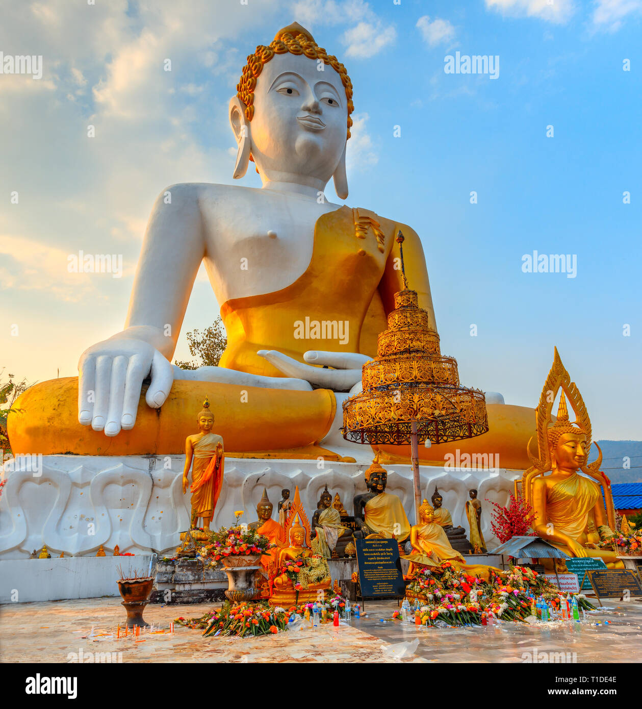 Huge statue of seated Buddha at What Phra That Doi Kham in Chaing Mai Stock Photo