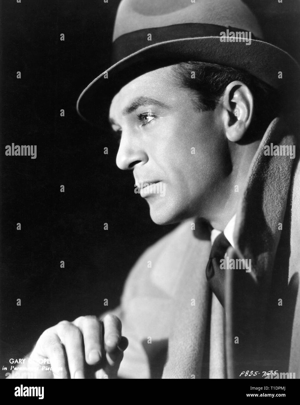 GARY COOPER 1933 Portrait Classical Hollywood Superstar Paramount Pictures Inc. Stock Photo