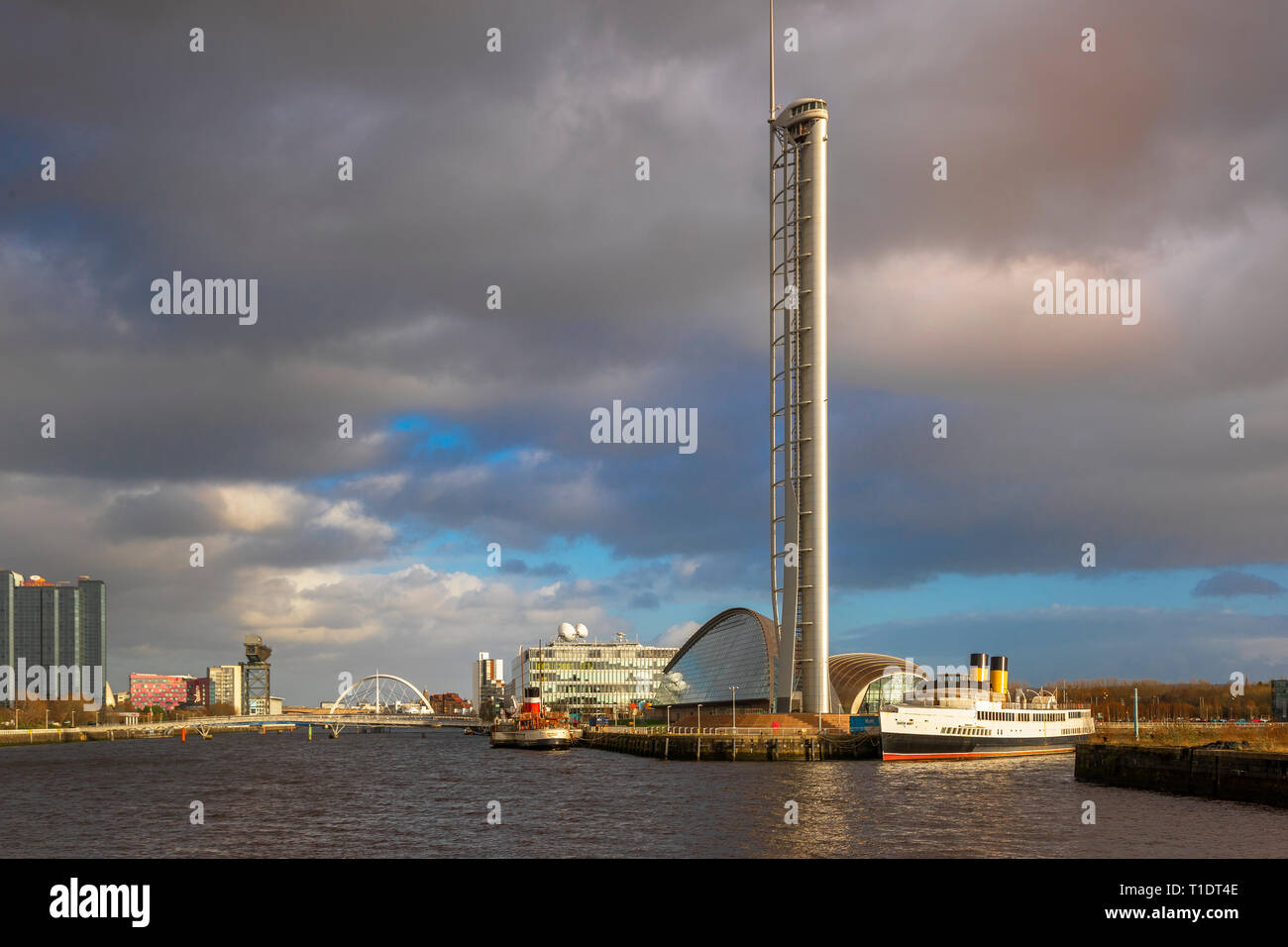 View east, upstream, on the River Clyde towards Pacific Quay, with the Queen Mary and the Waverley ships berthed next to the science museum Stock Photo