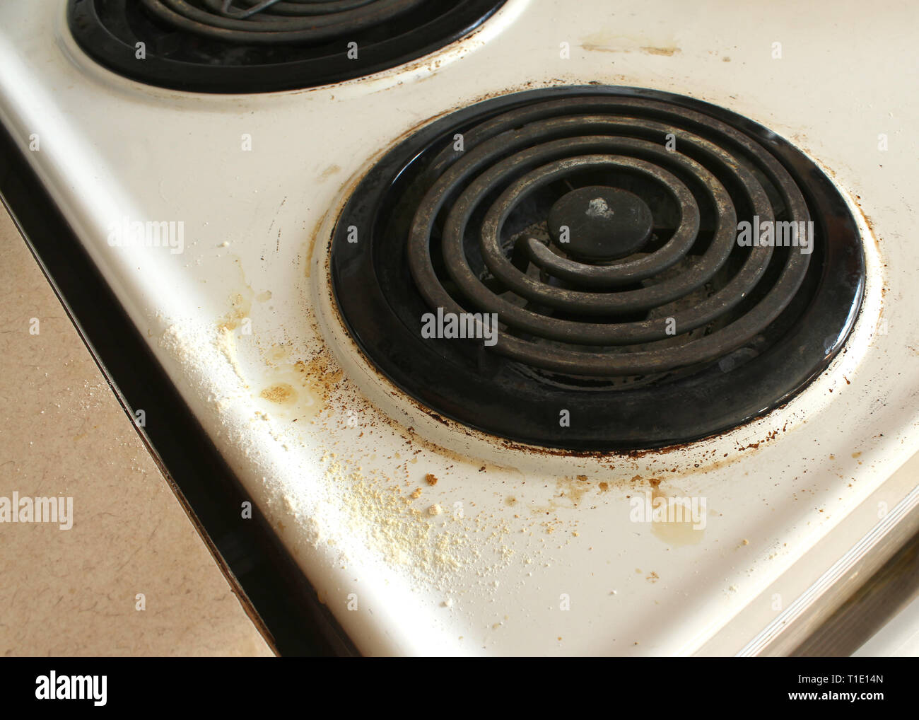 https://c8.alamy.com/comp/T1E14N/dirty-and-beat-up-coil-stove-top-T1E14N.jpg