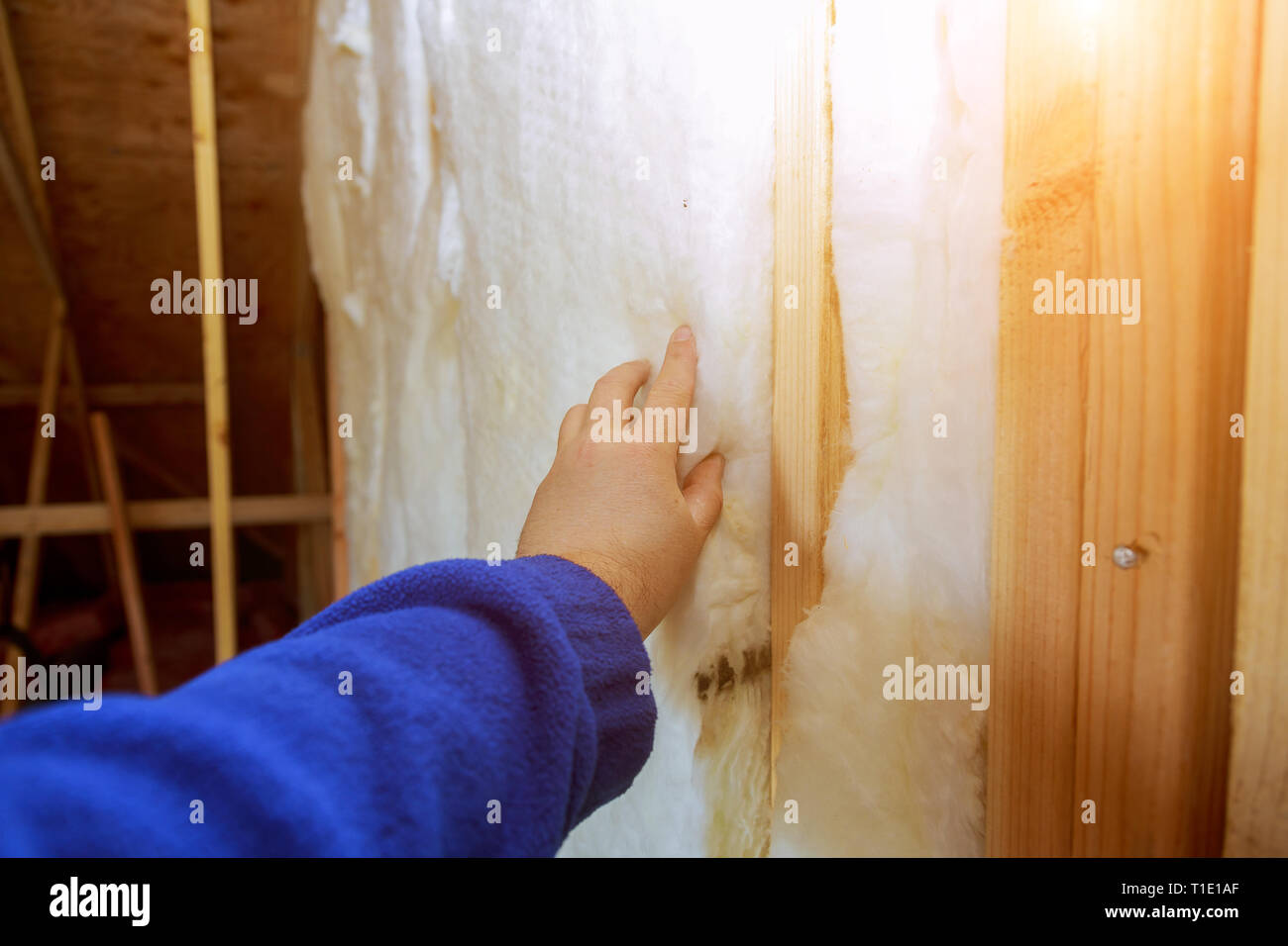 Work composed of mineral wool insulation in the wall heating insulation