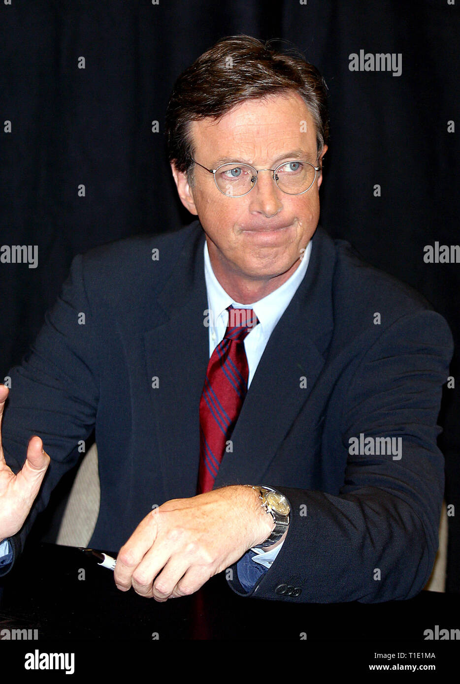 Michael Crichton Signing His New Book Prey At Barnes And Noble