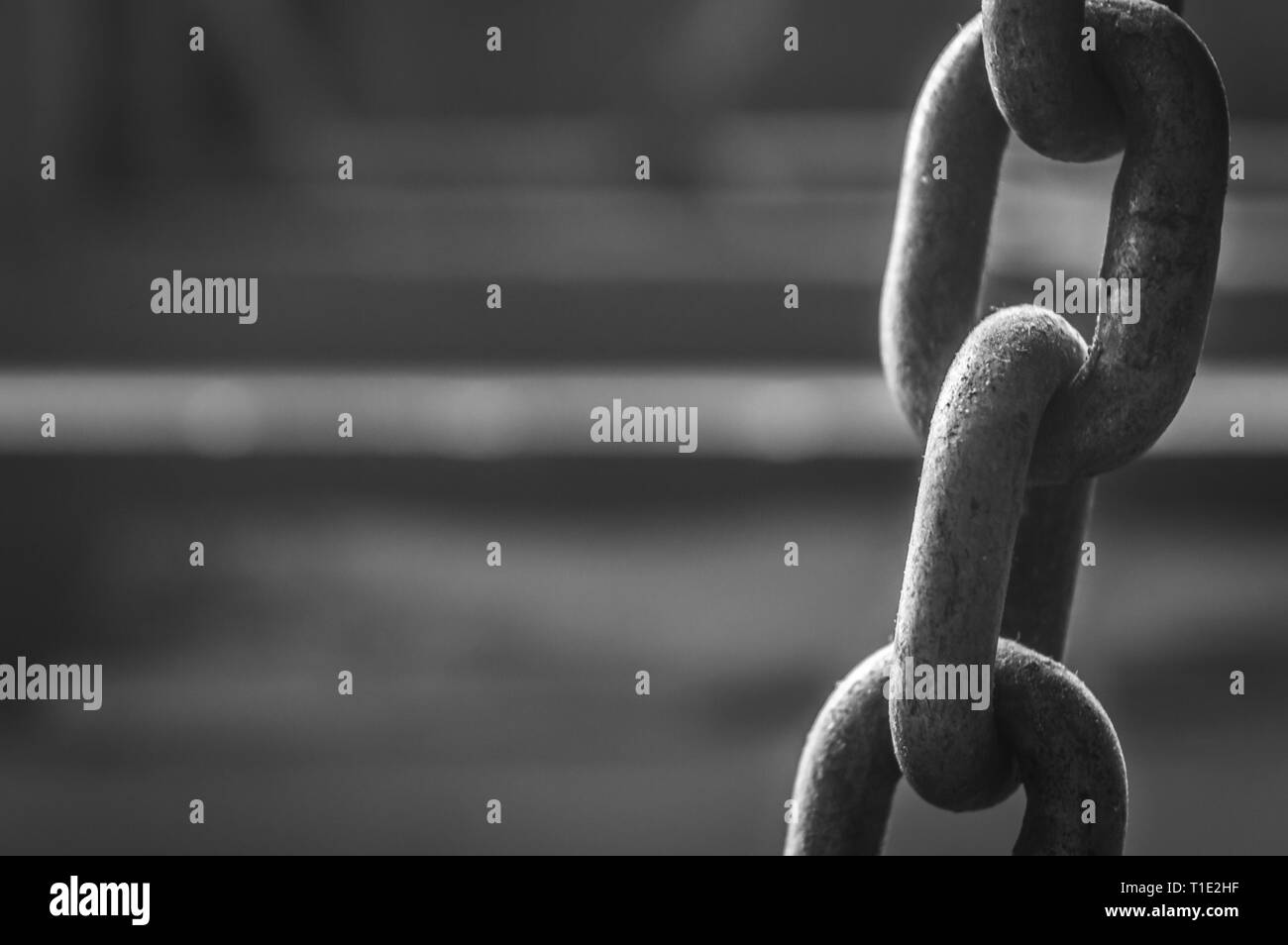 Straight chain hi-res stock photography and images - Alamy