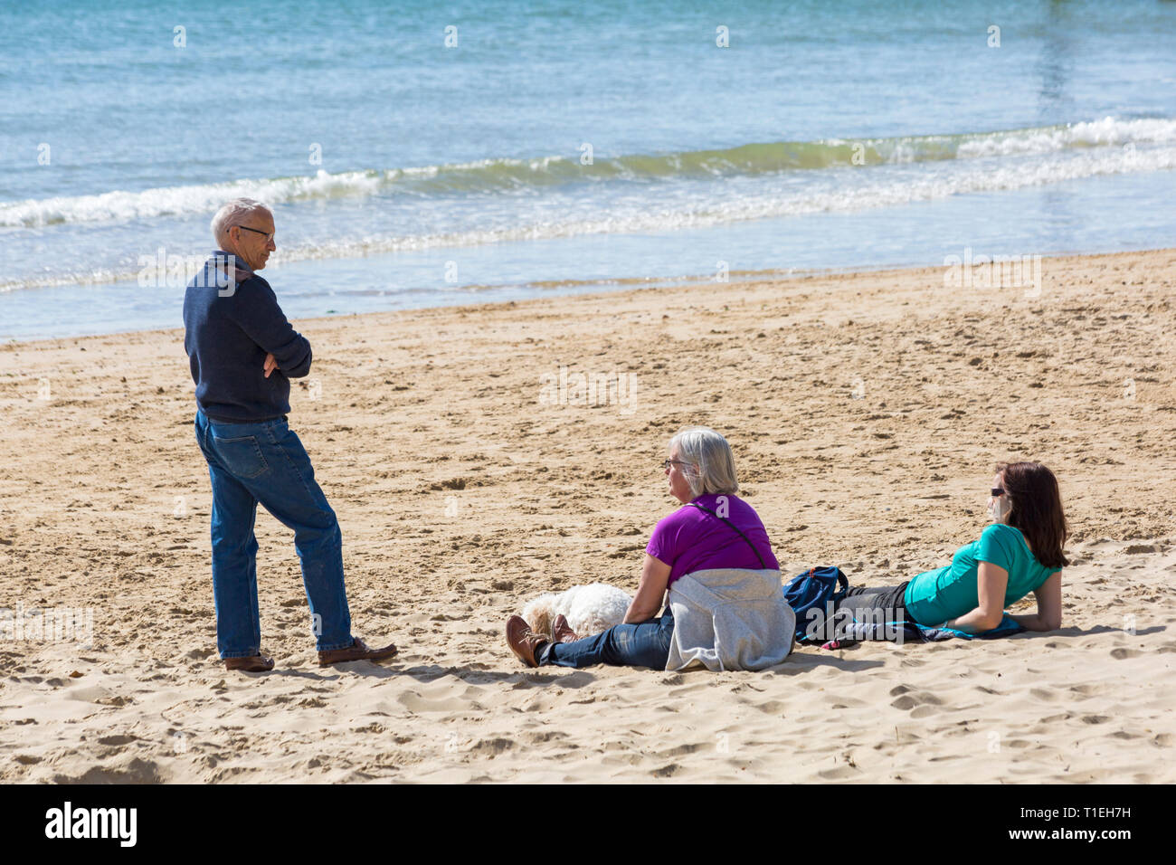 Mature women sunbathing beach hi-res stock photography and images - Alamy