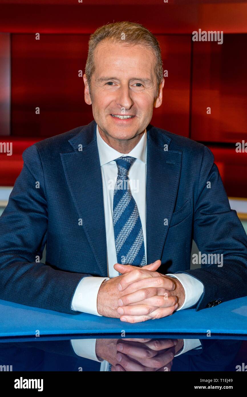 25.03.2019, Herbert Diess, Chief Executive Officer of Volkswagen AG, Chairman of the Board of Management Volkswagen PKW, Chairman of the Supervisory Board of Skoda, Seat and Audi and Member of the Supervisory Board of Infineon in the TV studio at Hart but fair at Studio Adlershof in Berlin. Portrait of the manager. | usage worldwide Stock Photo