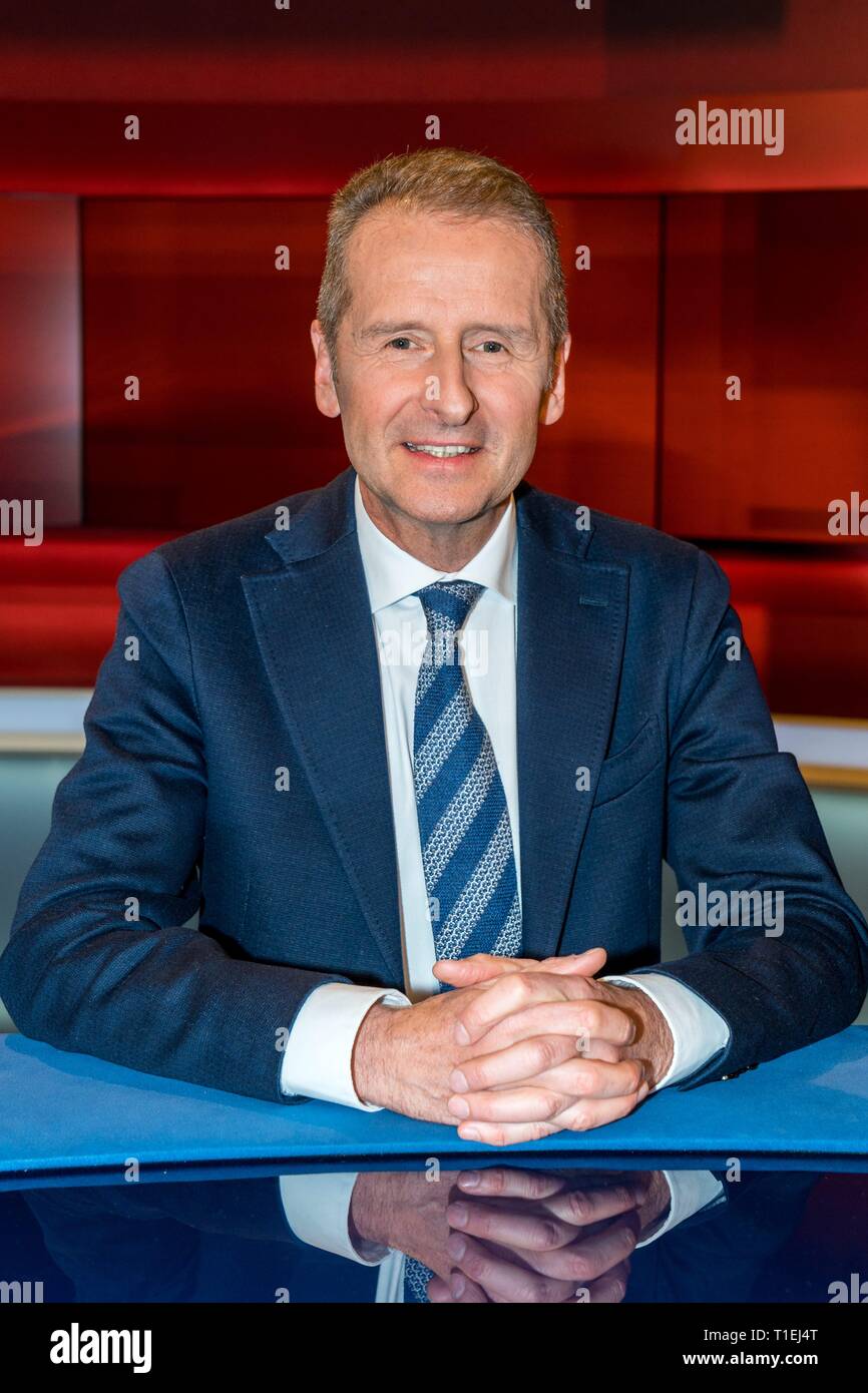 25.03.2019, Herbert Diess, Chief Executive Officer of Volkswagen AG, Chairman of the Board of Management Volkswagen PKW, Chairman of the Supervisory Board of Skoda, Seat and Audi and Member of the Supervisory Board of Infineon in the TV studio at Hart but fair at Studio Adlershof in Berlin. Portrait of the manager. | usage worldwide Stock Photo