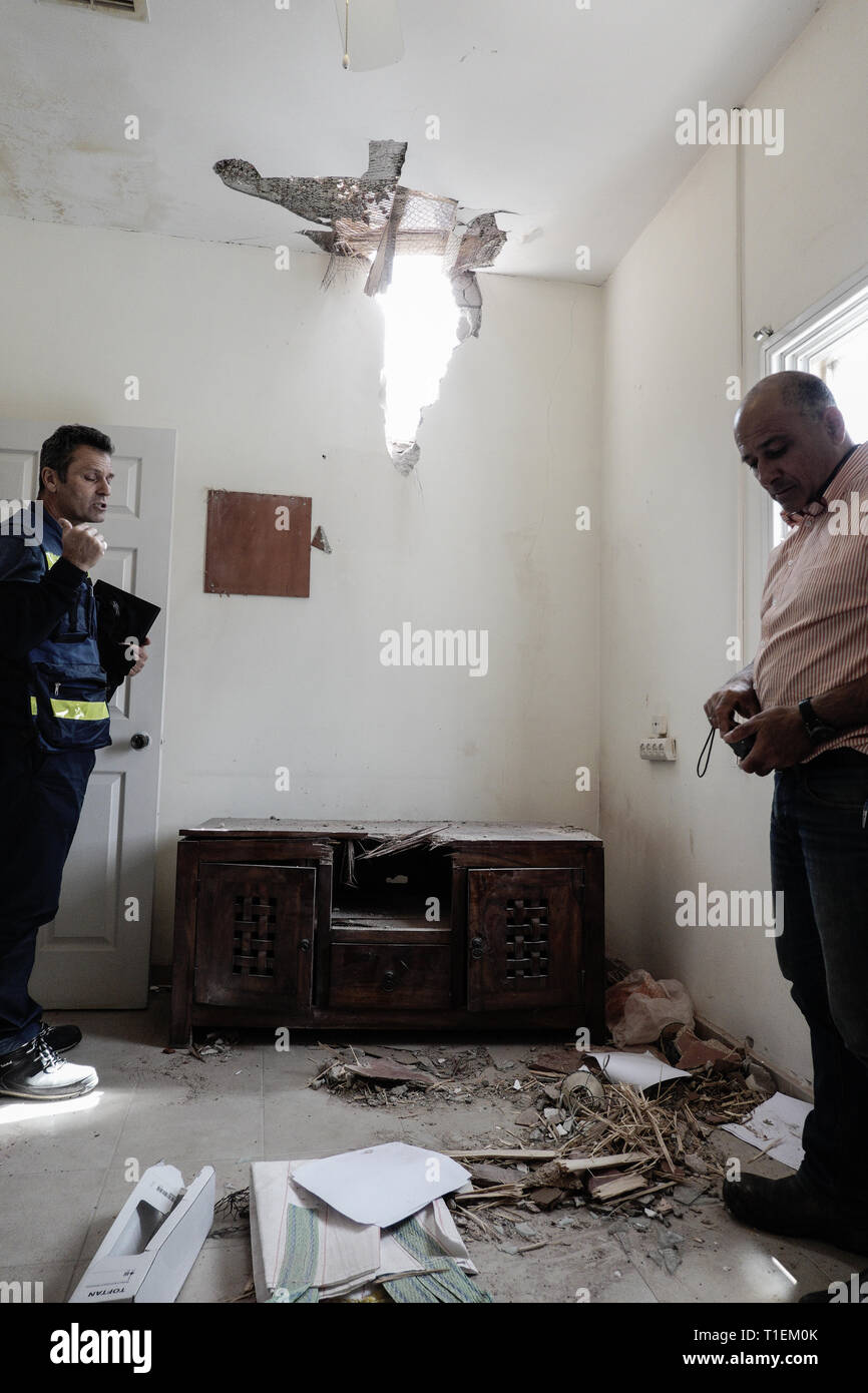 Gaza Strip. 26th Mar, 2019. Sderot, Israel. 26th March, 2019. Marks of a recent hit by a rocket are seen in a home in the town of Sderot, adjacent to the Gaza Strip border. The rocket penetrated the structure but warhead did not explode. Hostilities between Israel and the Hamas controlled Gaza Strip have recently escalated as a result of a Hamas rocket hitting and destroying a home in the agricultural village of Mishmeret in central Israel injuring a family of seven, Israel Air Force retaliation hitting targets in the Gaza Strip. Credit: Nir Alon/Alamy Live News Stock Photo