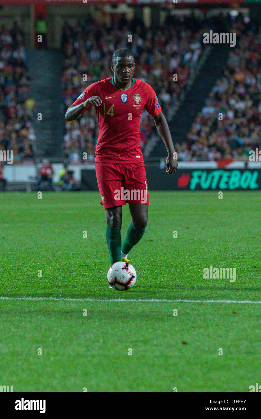 Lisbon, Portugal. 25th Mar, 2019. March 25, 2019. Lisbon, Portugal. Portugal's and Betis midfielder William Carvalho (14) during the European Championship 2020 Qualifying Round between Portugal and Serbia Credit: Alexandre de Sousa/Alamy Live News Stock Photo