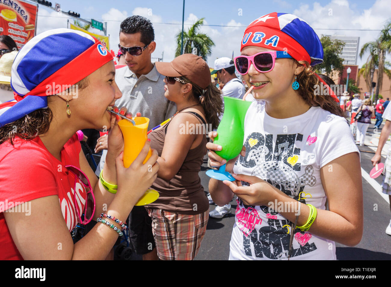 Cuban street scene cuban youths hi-res stock photography and images - Alamy