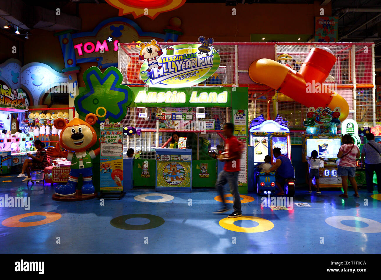 QUEZON CITY, PHILIPPINES MARCH 24, 2019 Customers try different