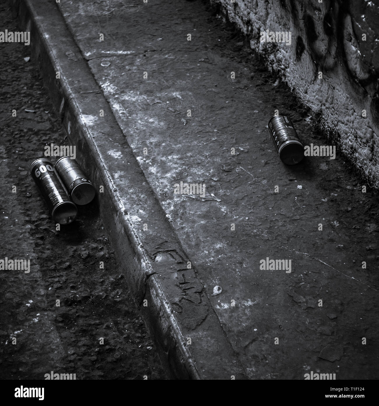 Empty cans of spray paint hi-res stock photography and images - Alamy