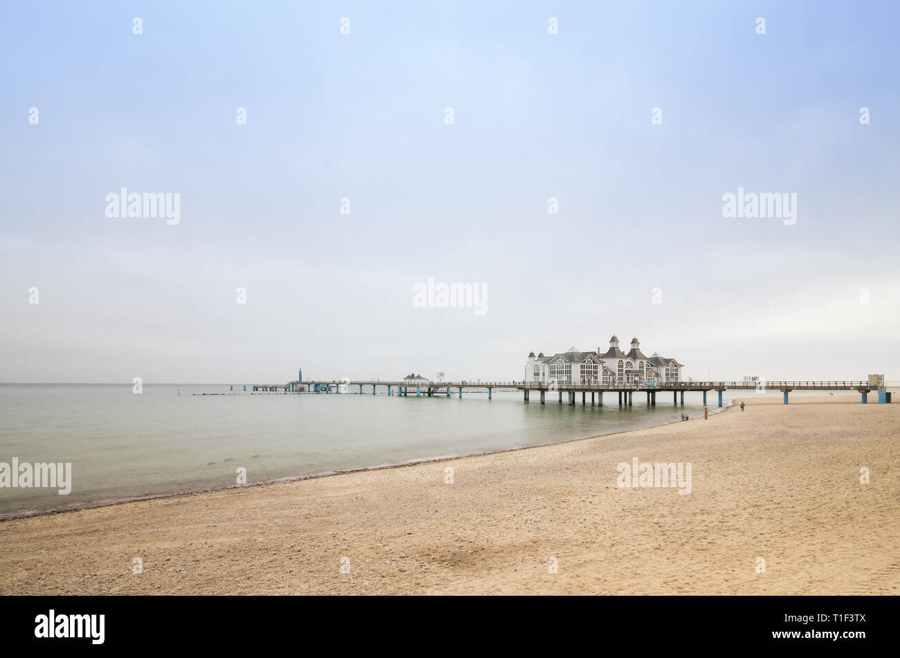 Seebrücke Sellin Rügen - Sea Bridge Stock Photo - Alamy