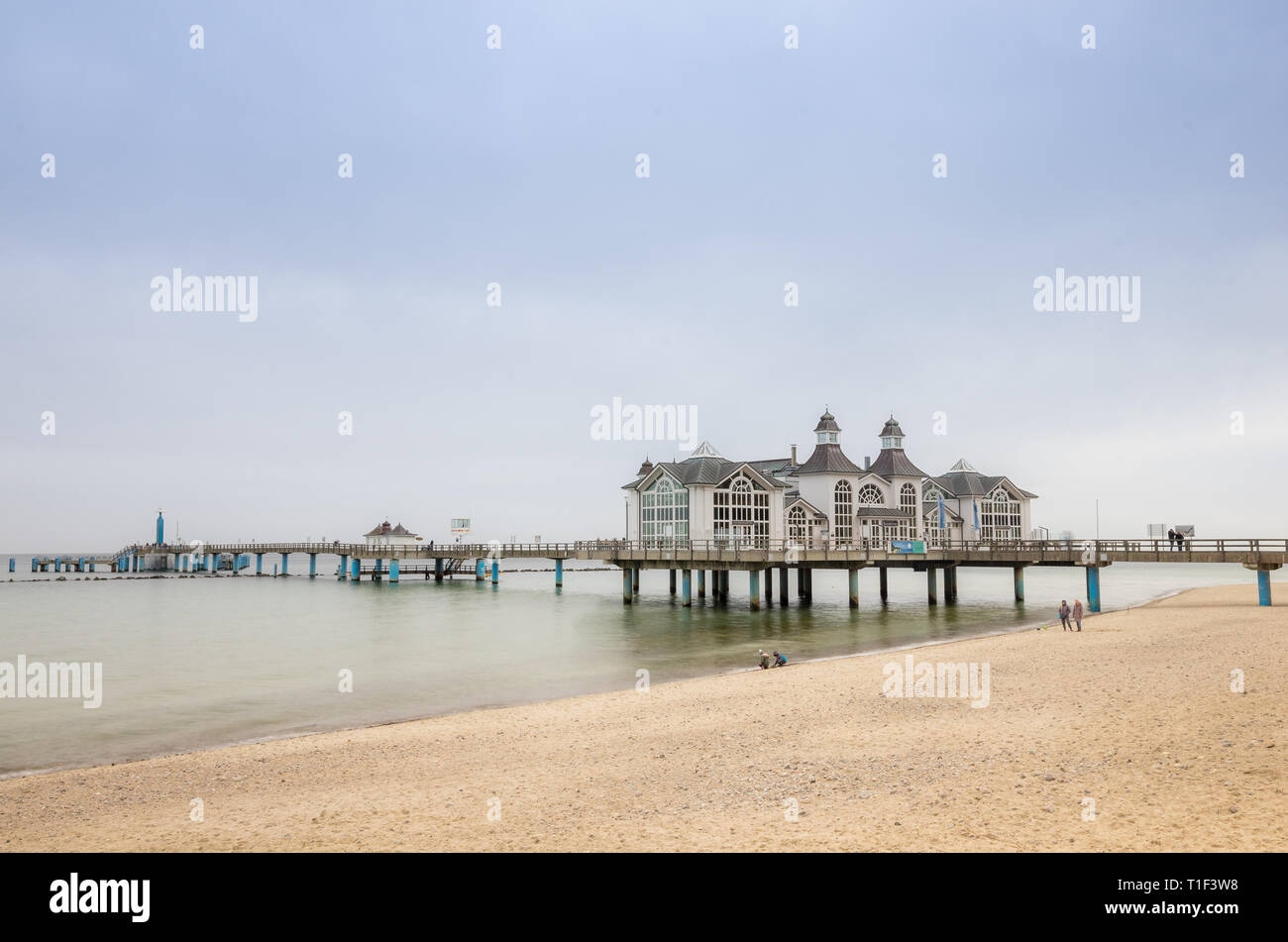 Seebrücke Sellin Rügen - Sea Bridge Stock Photo - Alamy
