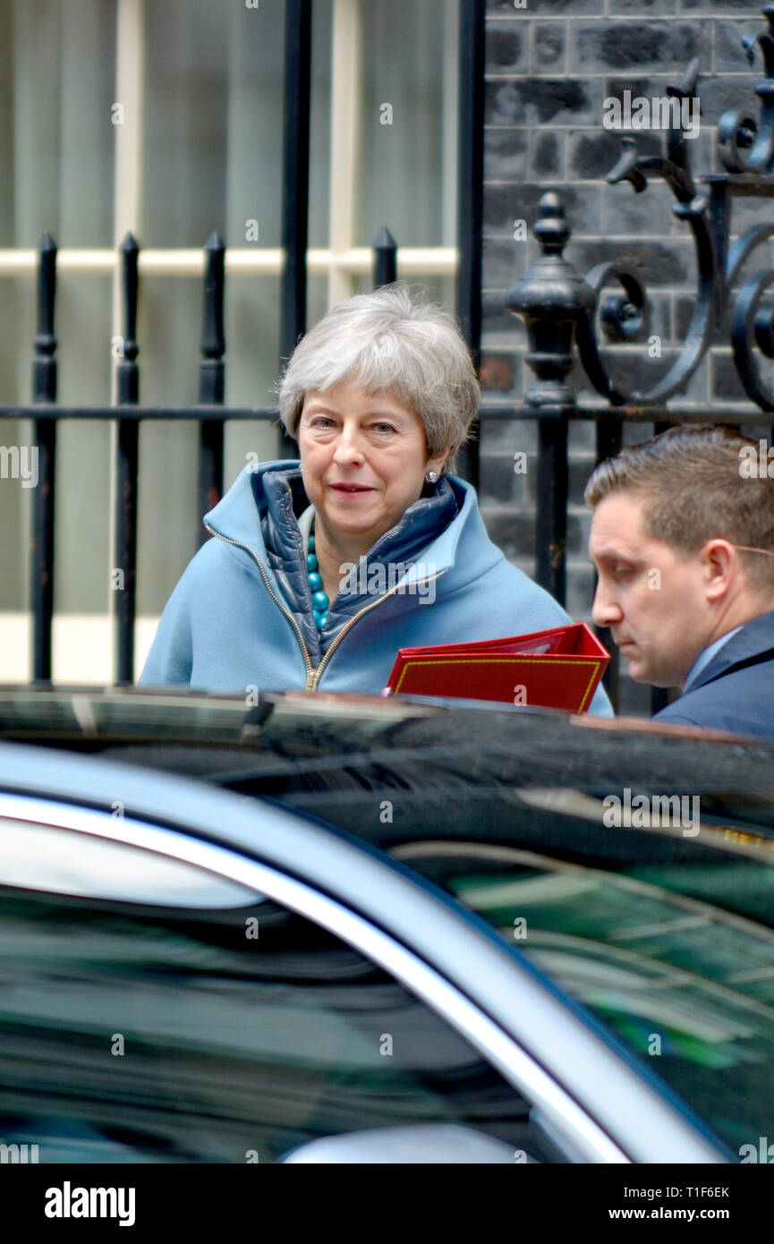 Prime Minister Theresa May leaving 10 Downing street after a cabinet meeting, 25 March 2019 Stock Photo